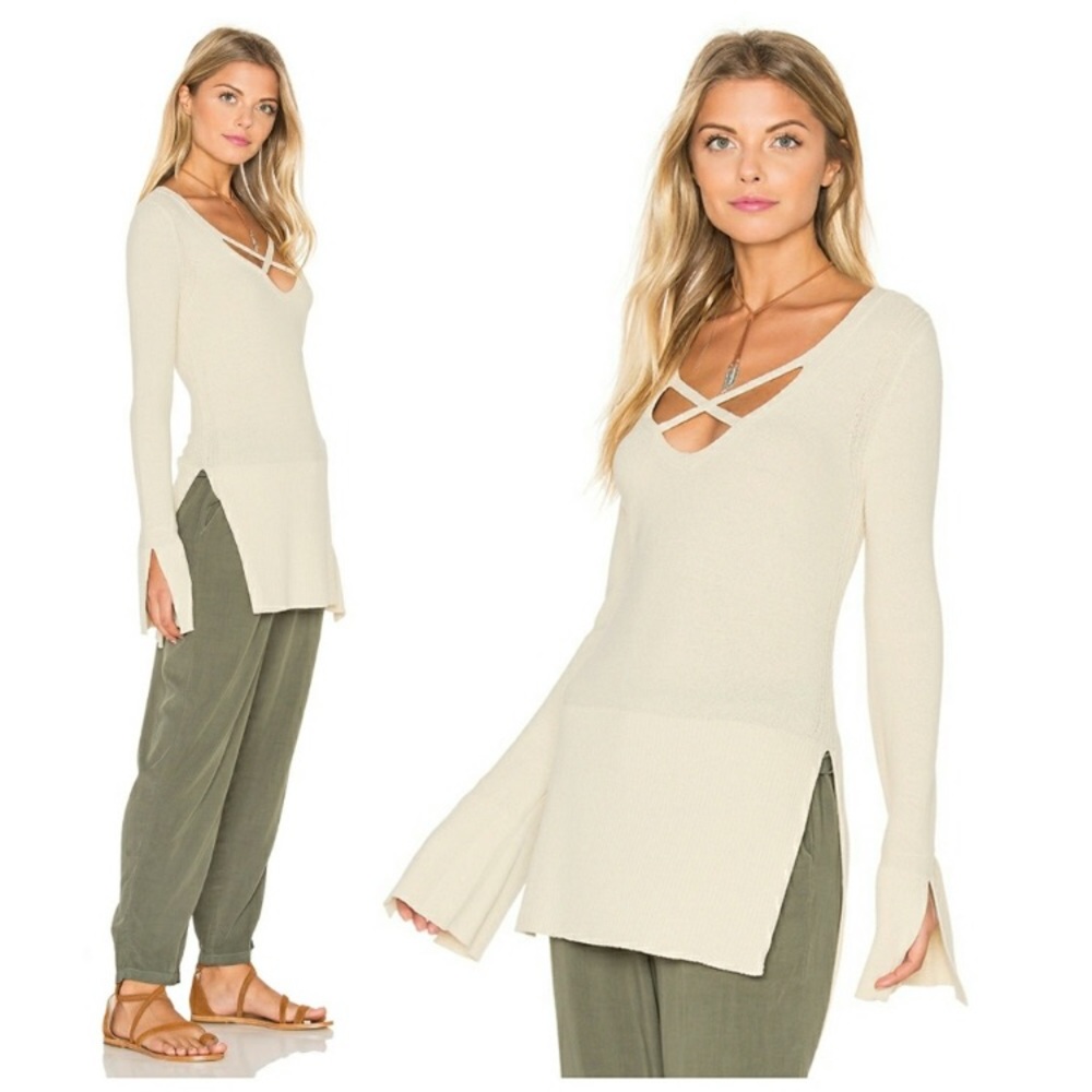 😍Free People v-neck tunic sweater